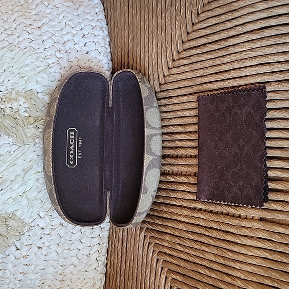 Coach logo clamshell eyeglass/sunglass hard case. - Picture 6 of 12